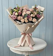 Букет цветов из:  Розы и Лизиантусы в Улан-Удэ