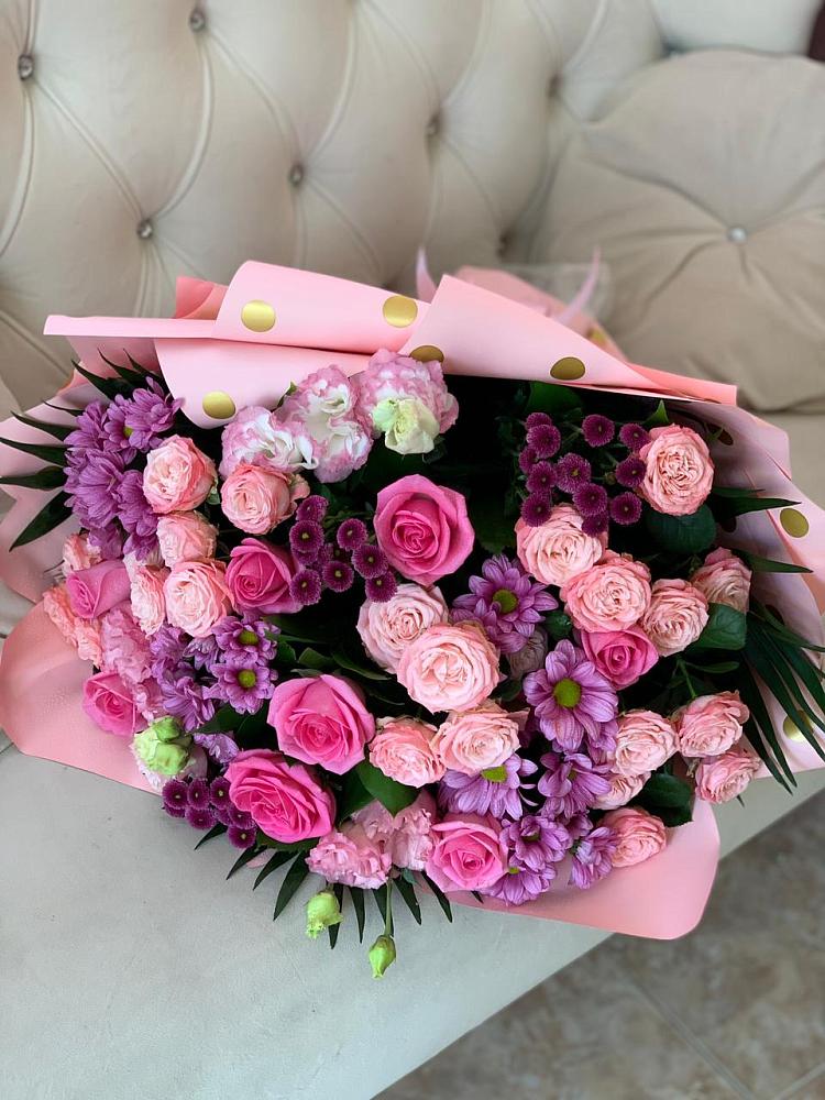 Букет цветов из: Хризантемы, Розы и Лизиантусы в Улан-Удэ