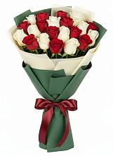 Букет Микс из красных и белых роз в Улан-Удэ