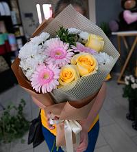 Букет цветов из:  Герберы, Розы и Хризантемы в Улан-Удэ