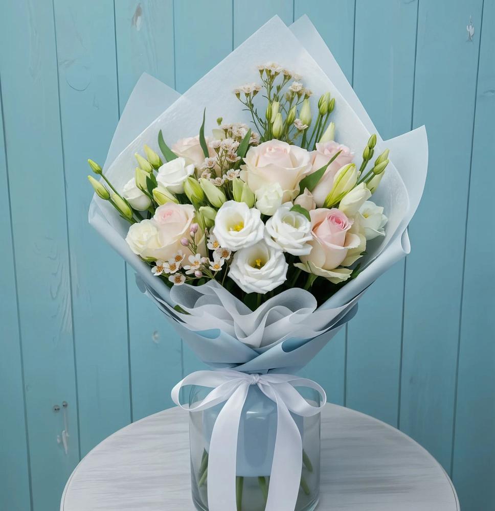 Букет цветов из: Розы и Лизиантусы в Улан-Удэ