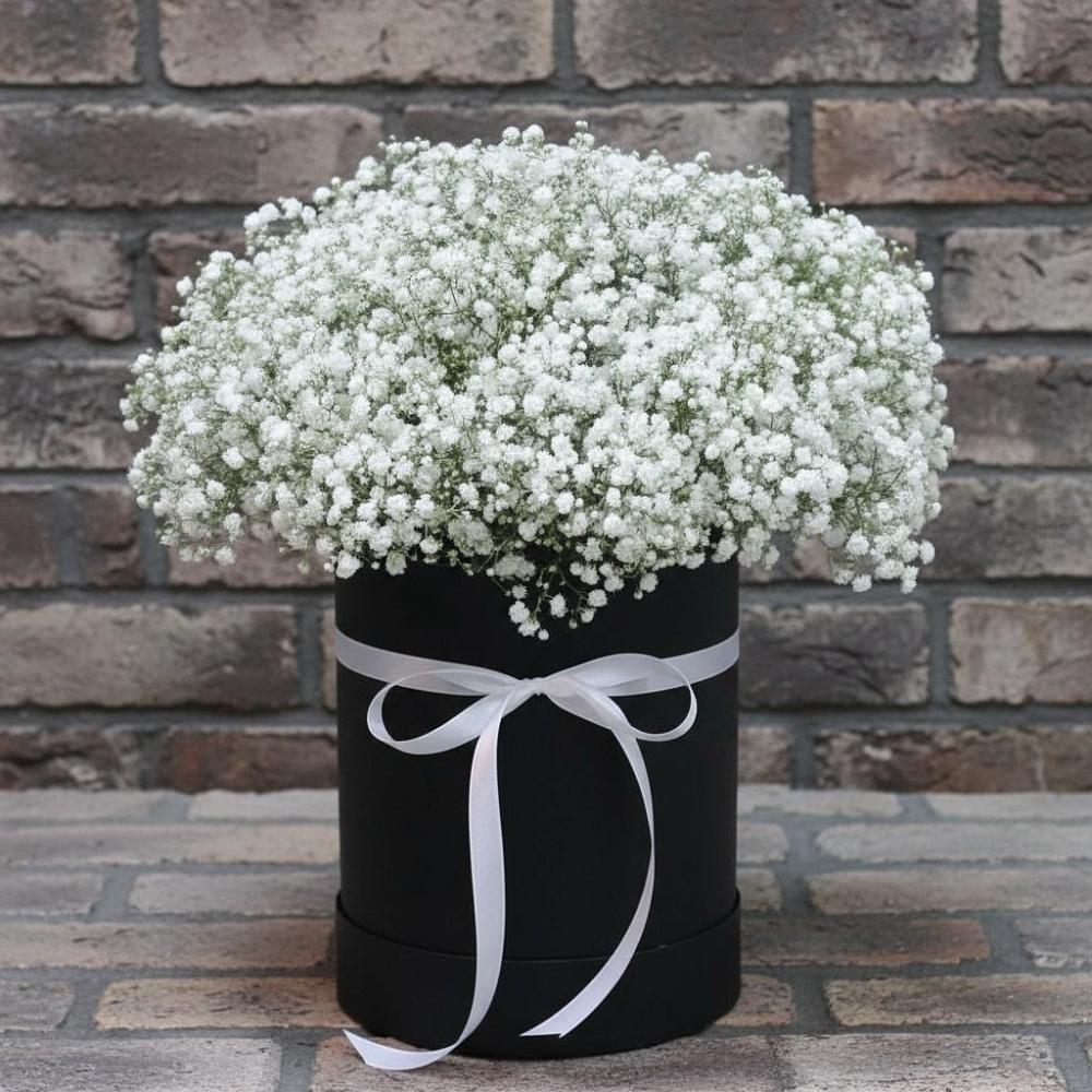 Цветочная композиция из Гипсофила в шляпной коробке в Улан-Удэ