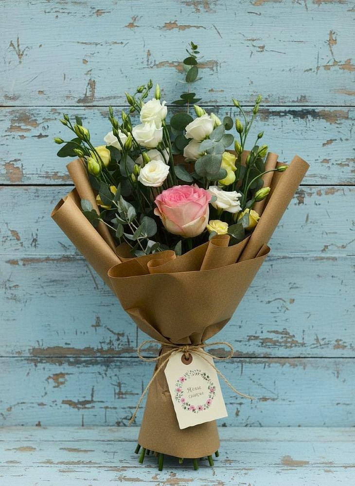 Букет цветов из: Розы и Лизиантусы в Улан-Удэ