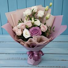 Букет цветов из:  Розы и Лизиантусы в Улан-Удэ
