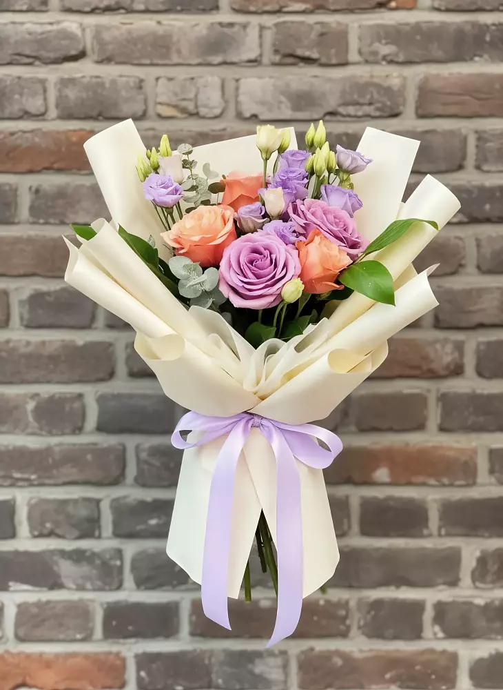 Букет цветов из: Лизиантусы и Розы в Улан-Удэ