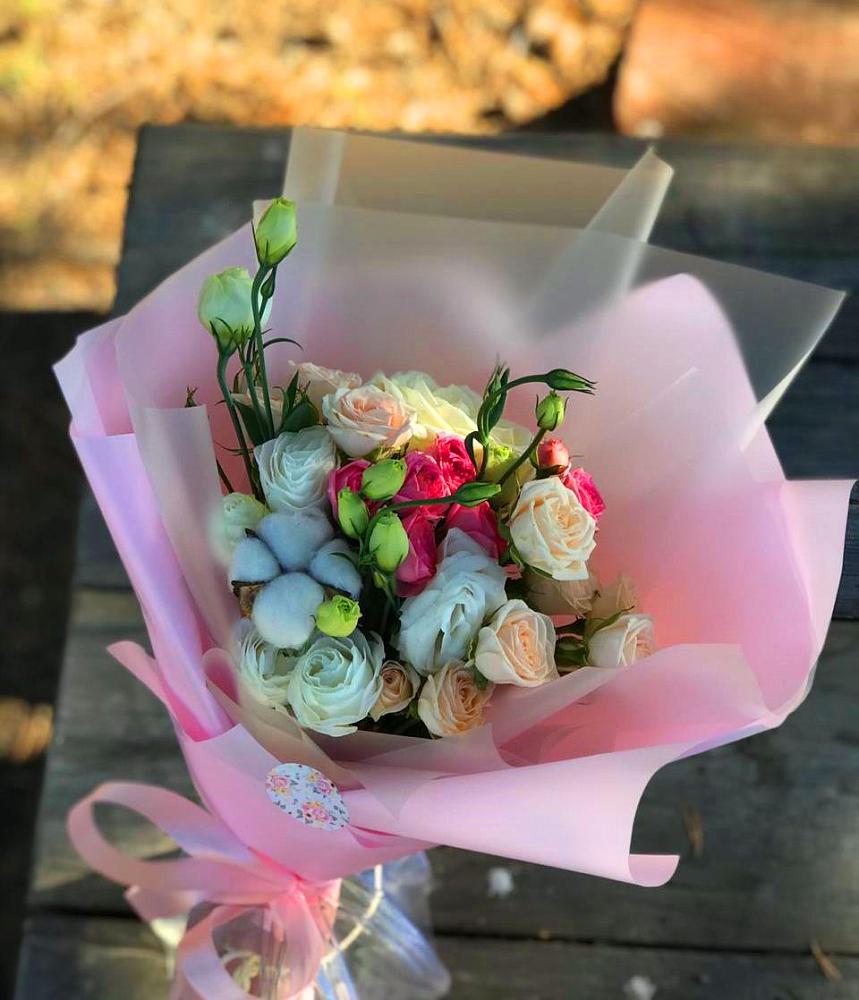 Букет цветов из: Розы и Лизиантусы в Улан-Удэ