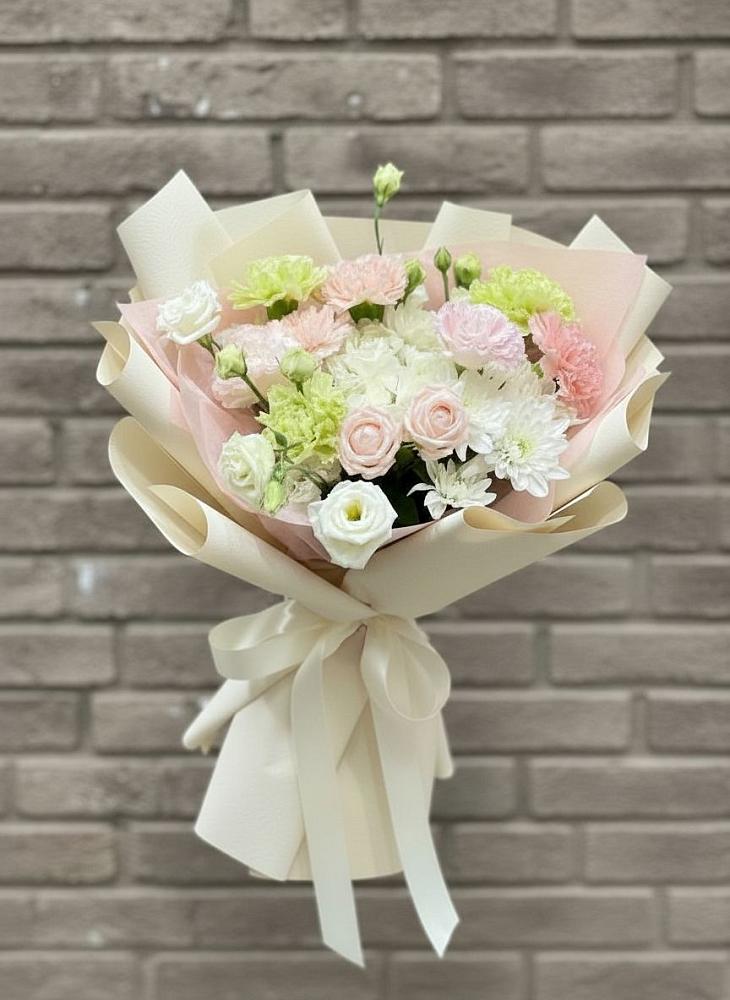 Букет цветов из: Гвоздики, Розы, Лизиантусы и Хризантемы в Улан-Удэ