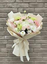 Букет цветов из:  Гвоздики, Розы, Лизиантусы и Хризантемы в Улан-Удэ
