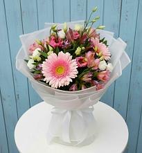 Букет цветов из:  Герберы, Альстромерии и Лизиантусы в Улан-Удэ
