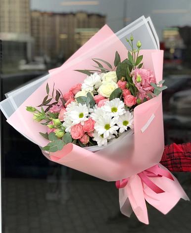 Букет цветов из: Розы, Лизиантусы и Хризантемы в Улан-Удэ