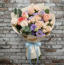 Букет цветов из:  Розы, Лизиантусы и Гвоздики в Улан-Удэ