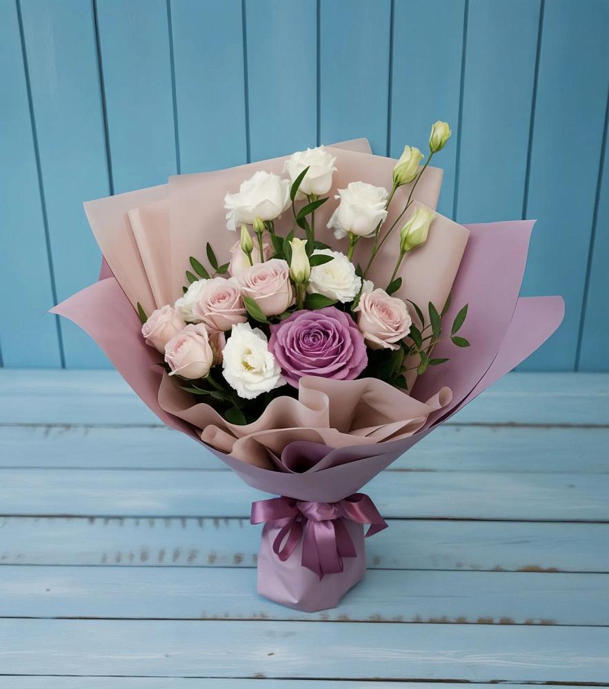 Букет цветов из: Розы и Лизиантусы в Улан-Удэ